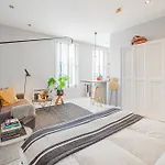 Stylish & Chic Studio- Prime Notting Hill Location